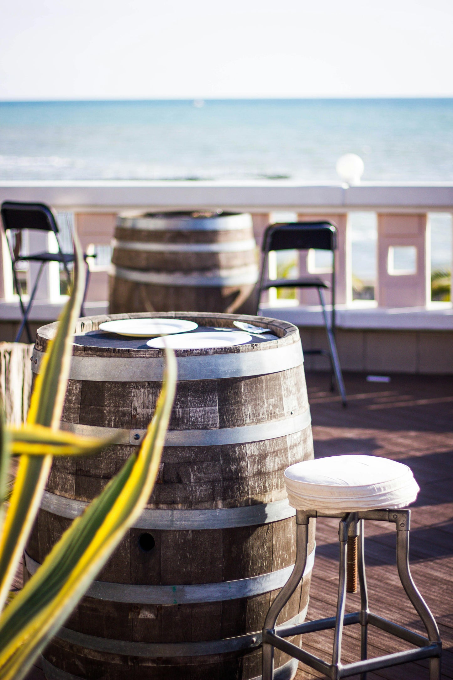 Full barrel table